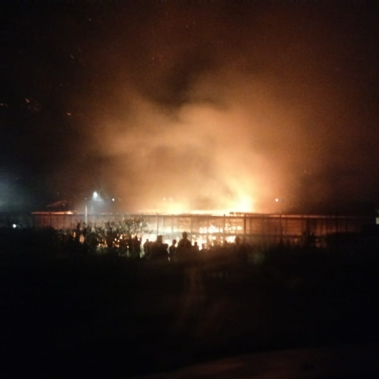 Buerarema: Incêndio em fábrica de adubo orgãnico pode ser observado a quilômetros de distãncia